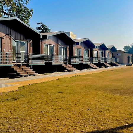 אודייפור Vrindavan Greens Resort מראה חיצוני תמונה
