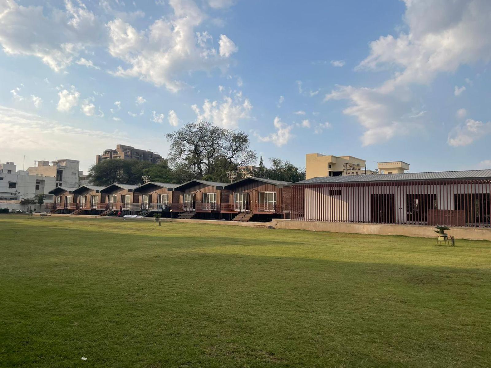 אודייפור Vrindavan Greens Resort מראה חיצוני תמונה