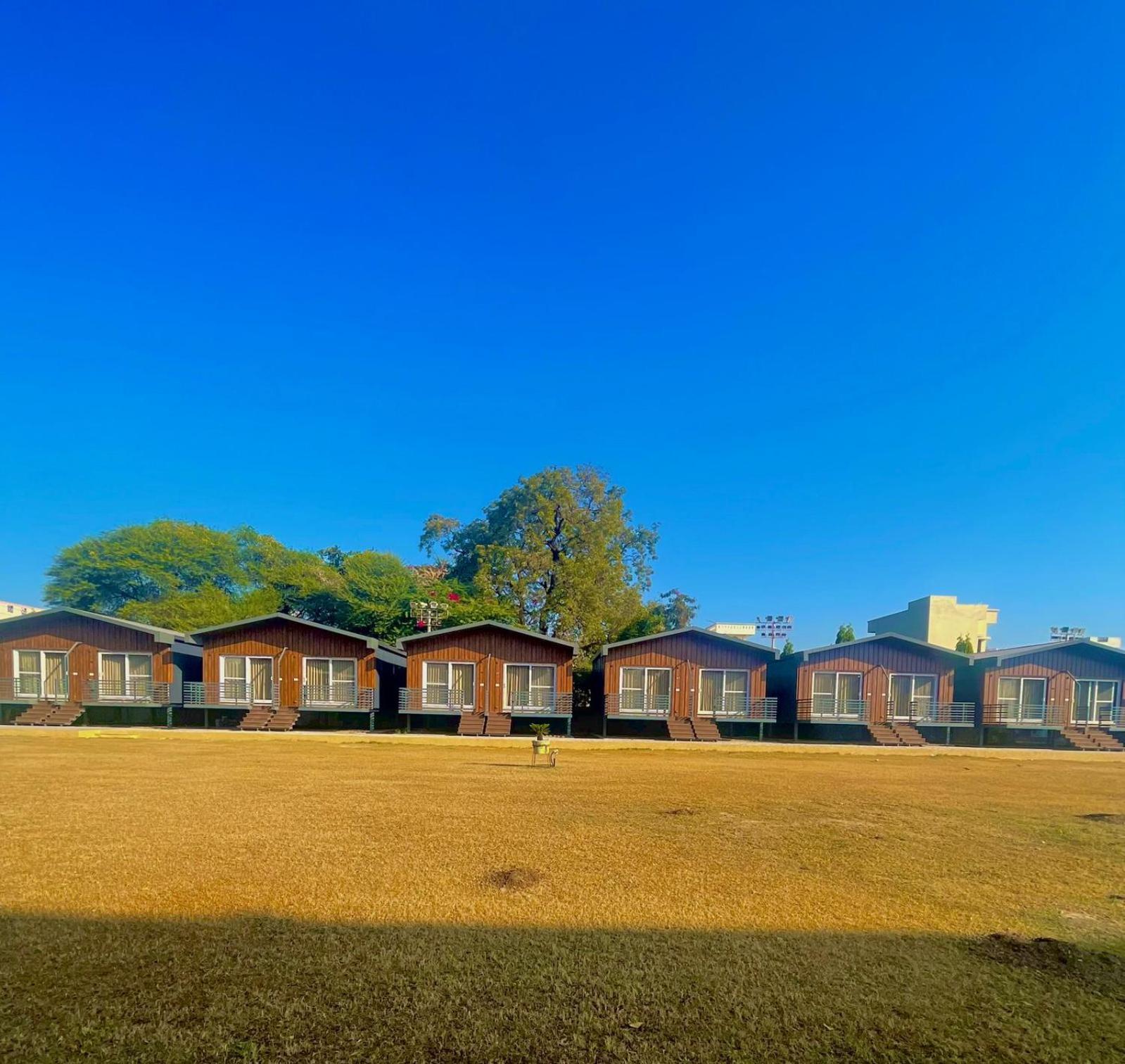 אודייפור Vrindavan Greens Resort מראה חיצוני תמונה